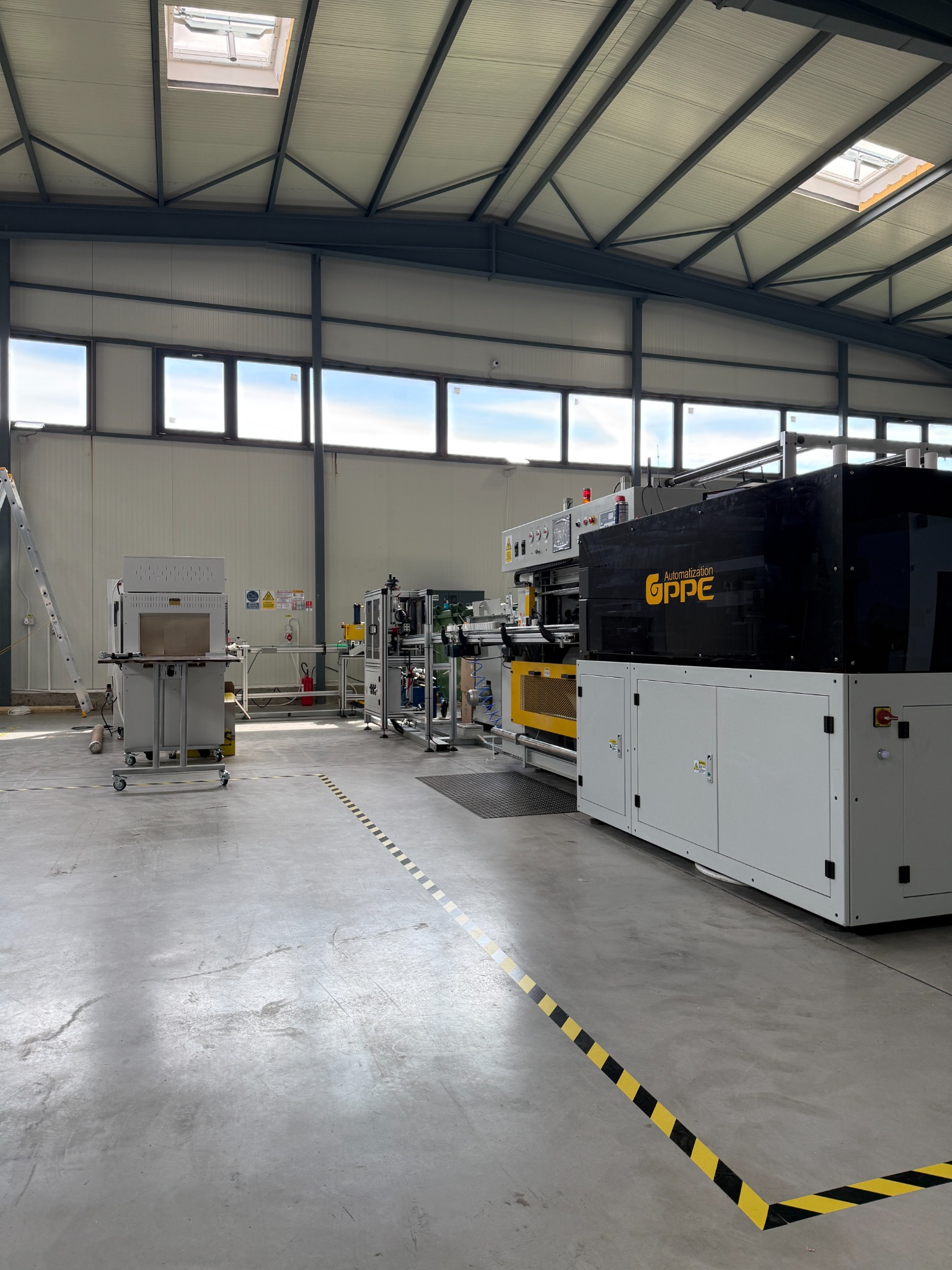 Side view of main machine
