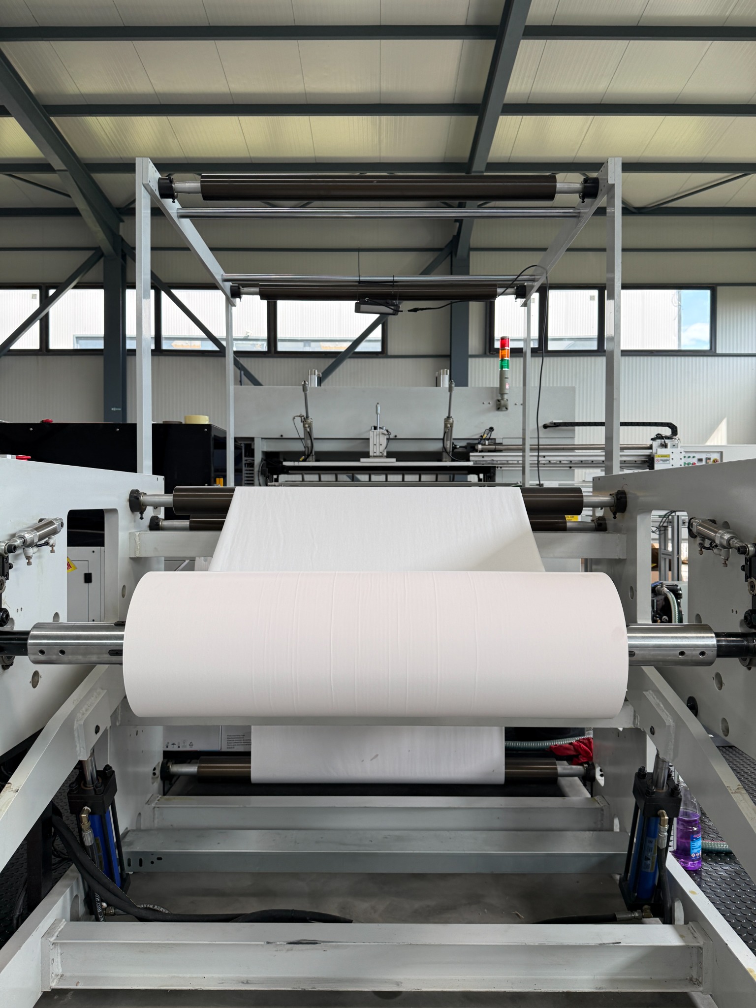 Auxiliary line and process equipment
